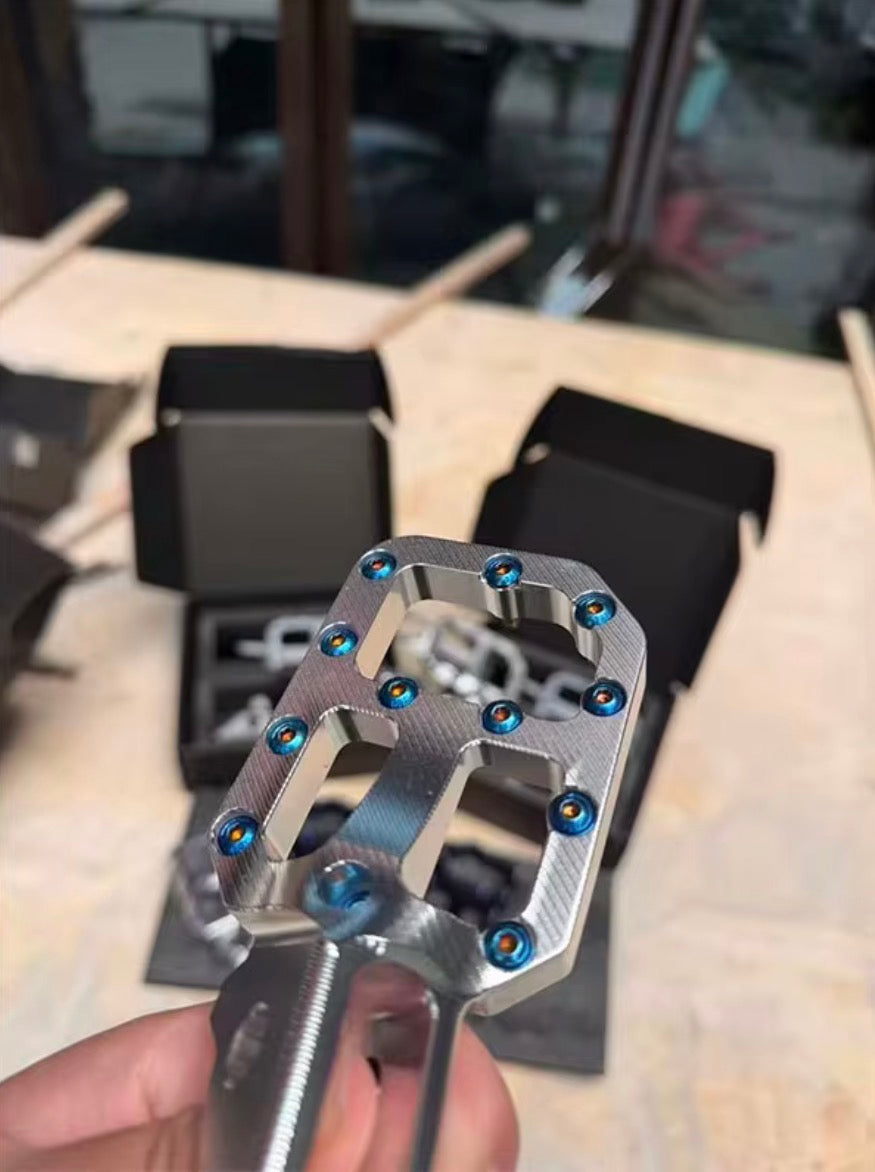 Titanium ultra bee pegs